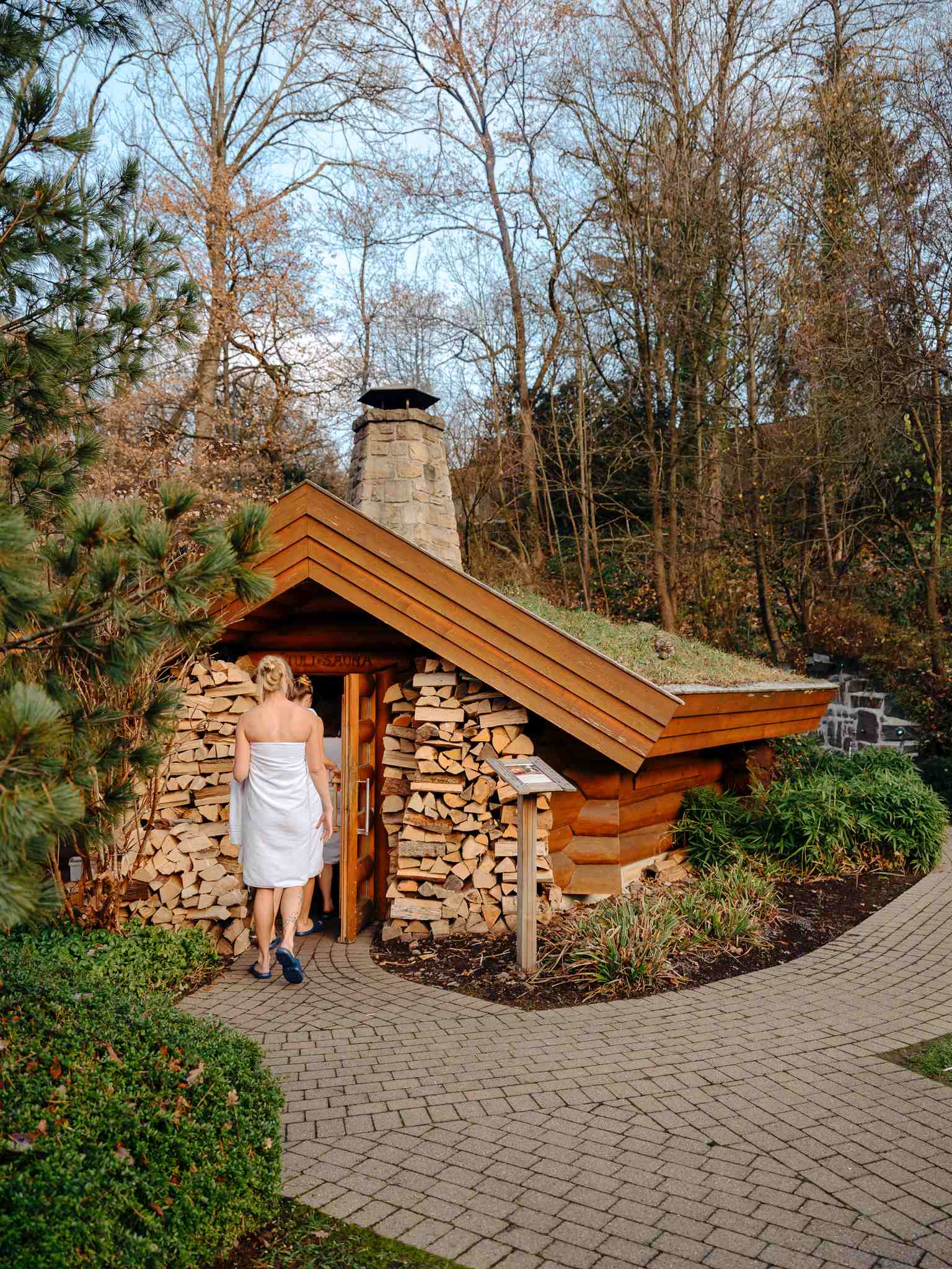 Ab in die Sauna im Saunadorf Ab in die Sauna im Saunadorf