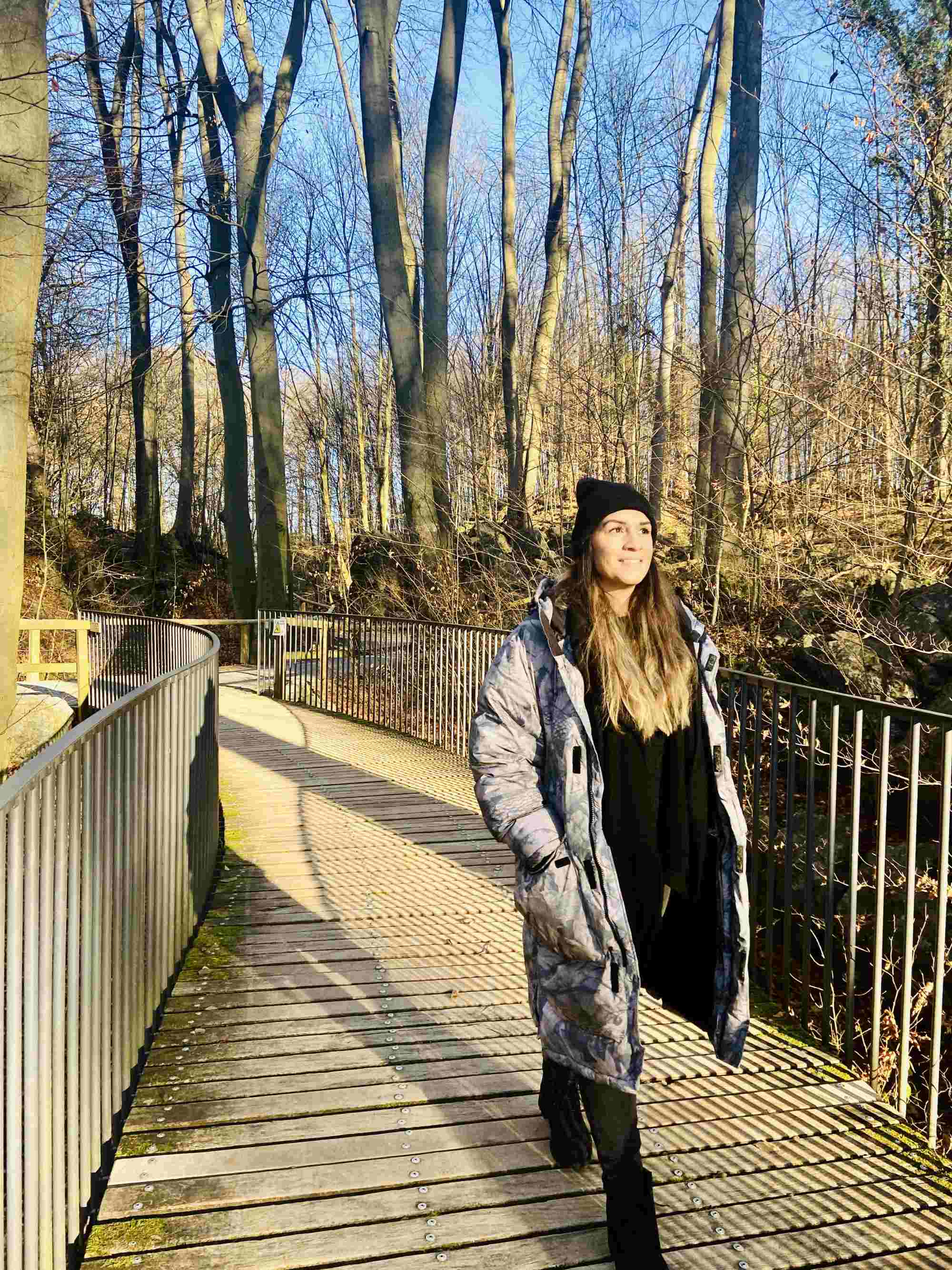 Ein Spaziergang bei Sonnenschein zaubert jedem ein Lächeln auf die Lippen