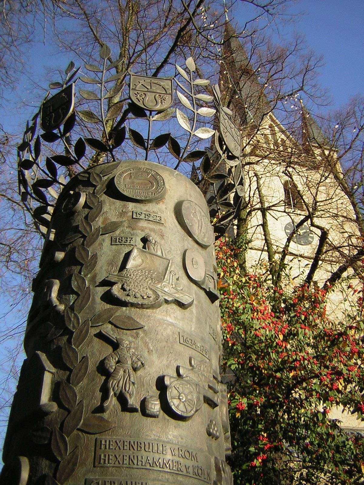 Geschichtssäule in Menden im Märkischen Sauerland Geschichtssäule in Menden im Märkischen Sauerland