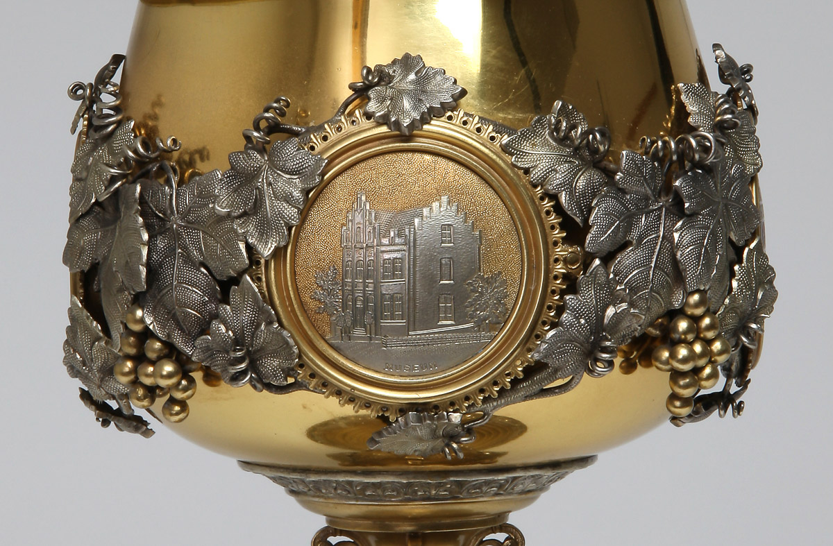 Pokal Mummenthey - Medaillon Süderländisches Museum  Pokal Mummenthey - Medaillon Süderländisches Museum