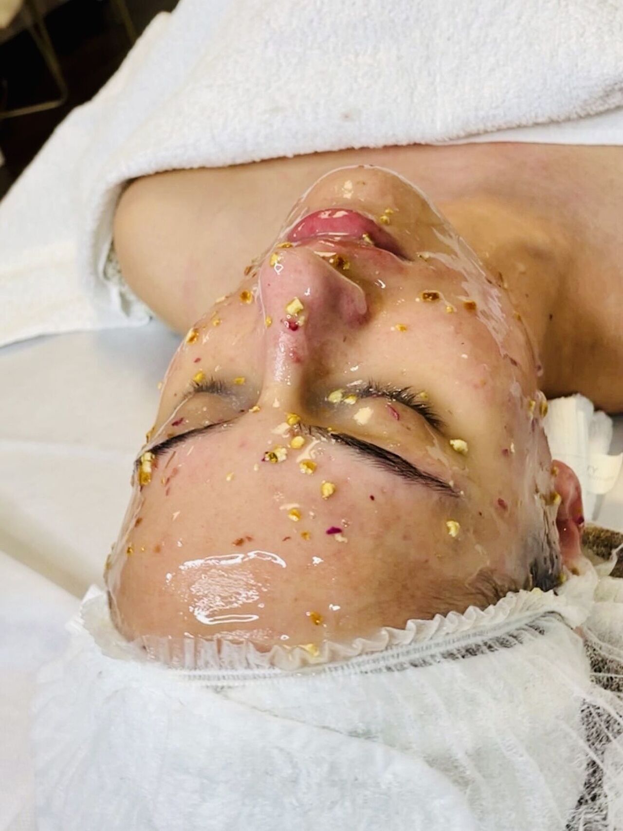 Die Gesichtsmaske mit Rosenblättern von Elpidabeauty ist eine Wohltat für die Haut Die Gesichtsmaske mit Rosenblättern von Elpidabeauty ist eine Wohltat für die Haut