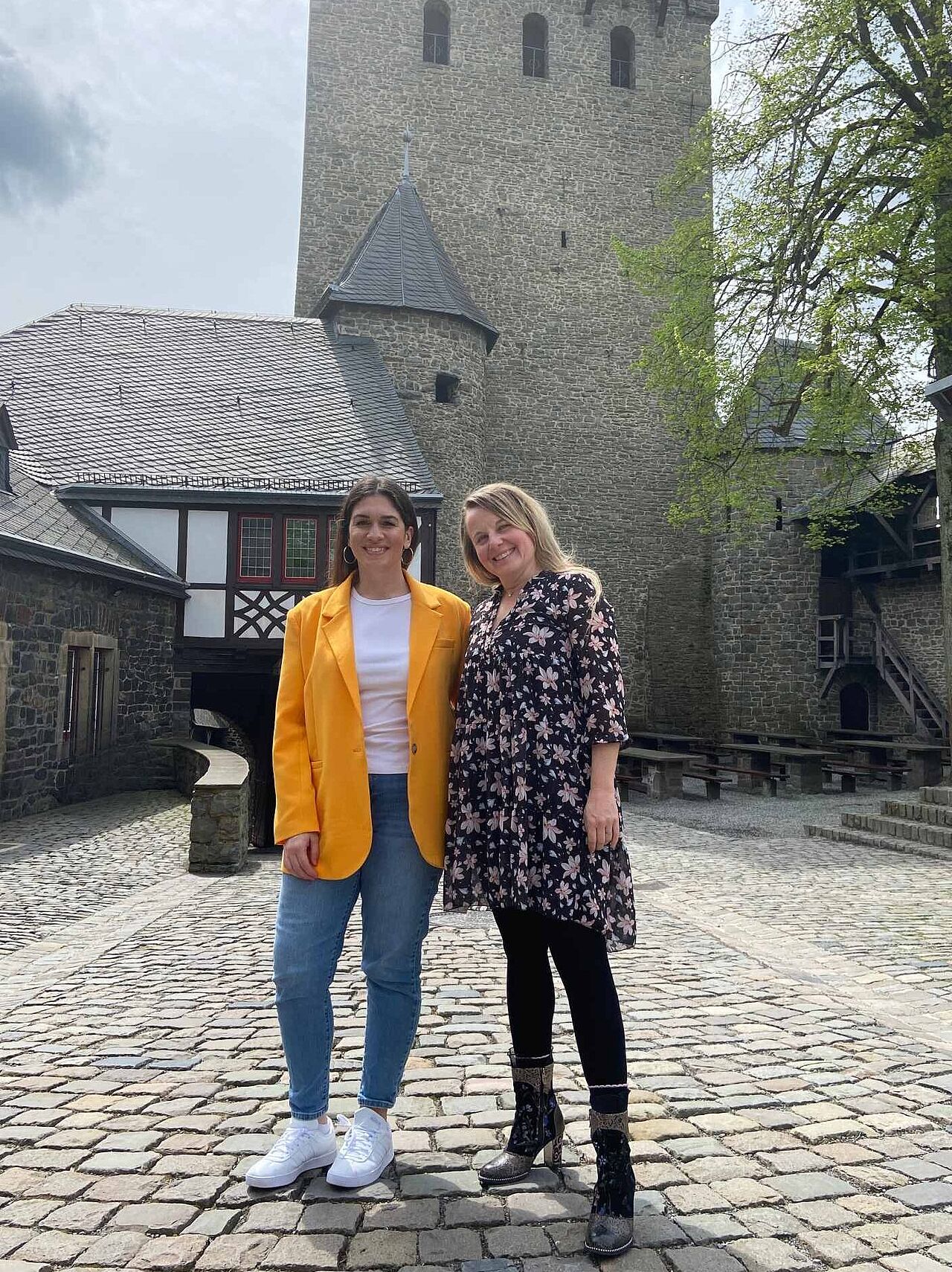 Teamwork makes the dream work: Hana und Cansu von Fachbereich Tourismus des Märkischen Kreises