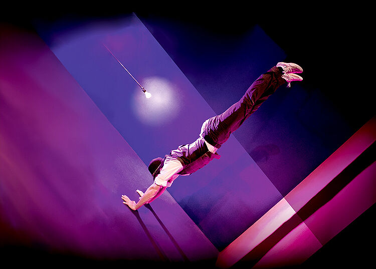 25-26_leo_neu_by_andy-phillipson_highlight_web