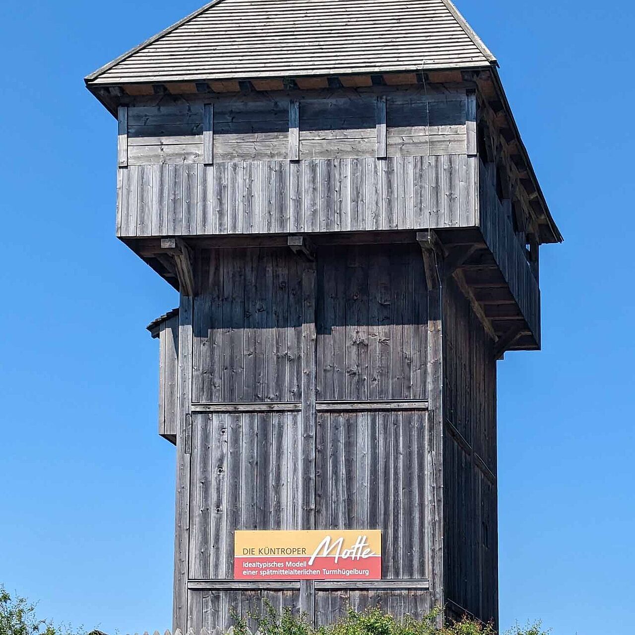 Historische Turmhügelburg Motte Neuenrade im Märkischen Sauerland
