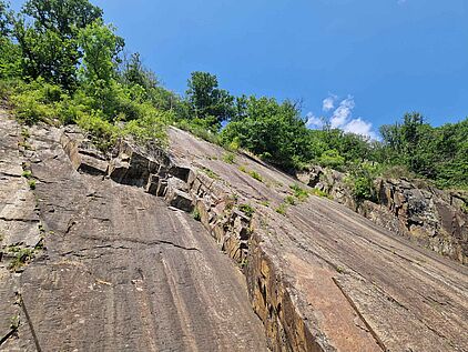 Kletterfelsen Lenneplatte in Werdohl im Märkischen Sauerland Kletterfelsen Lenneplatte in Werdohl im Märkischen Sauerland
