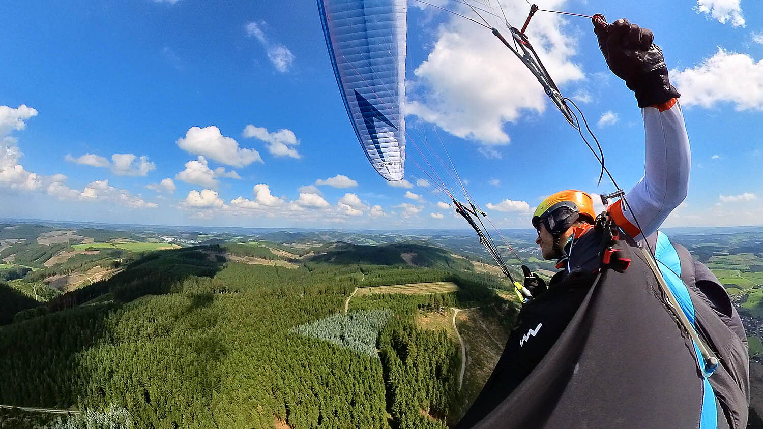Gleitschirmfliegen im Aero Club Altena Hegenscheid im Märkischen Sauerland