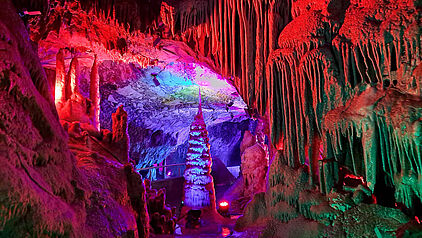 Höhlenlichter in der Dechenhöhle. Höhlenlichter in der Dechenhöhle