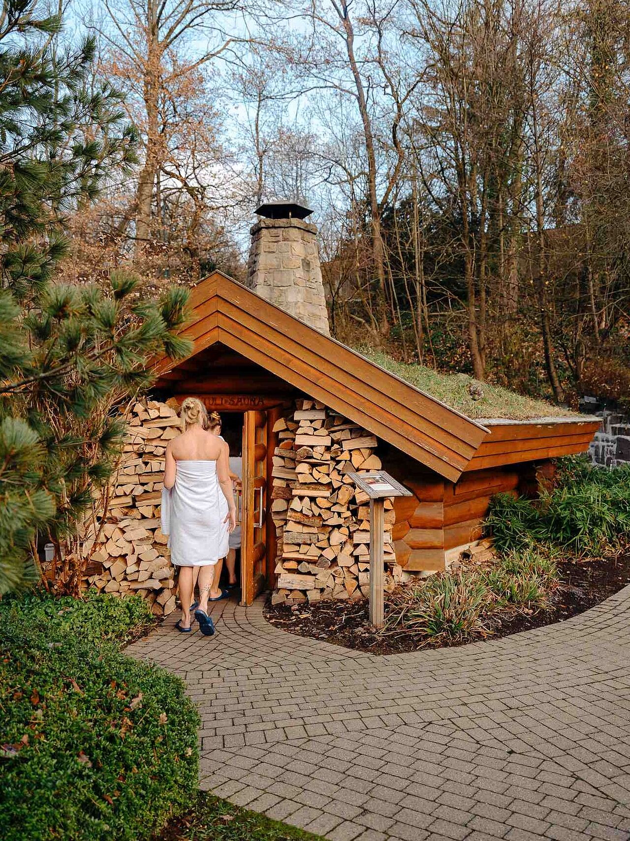 Ab in die Sauna im Saunadorf Ab in die Sauna im Saunadorf