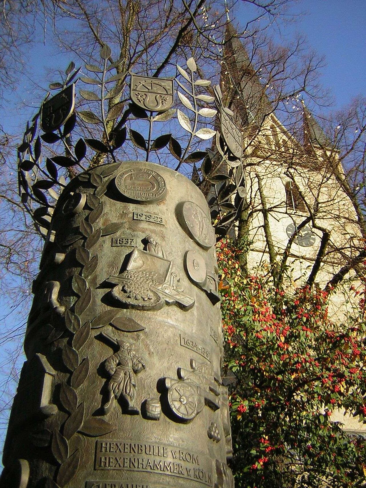 Geschichtssäule in Menden im Märkischen Sauerland Geschichtssäule in Menden im Märkischen Sauerland