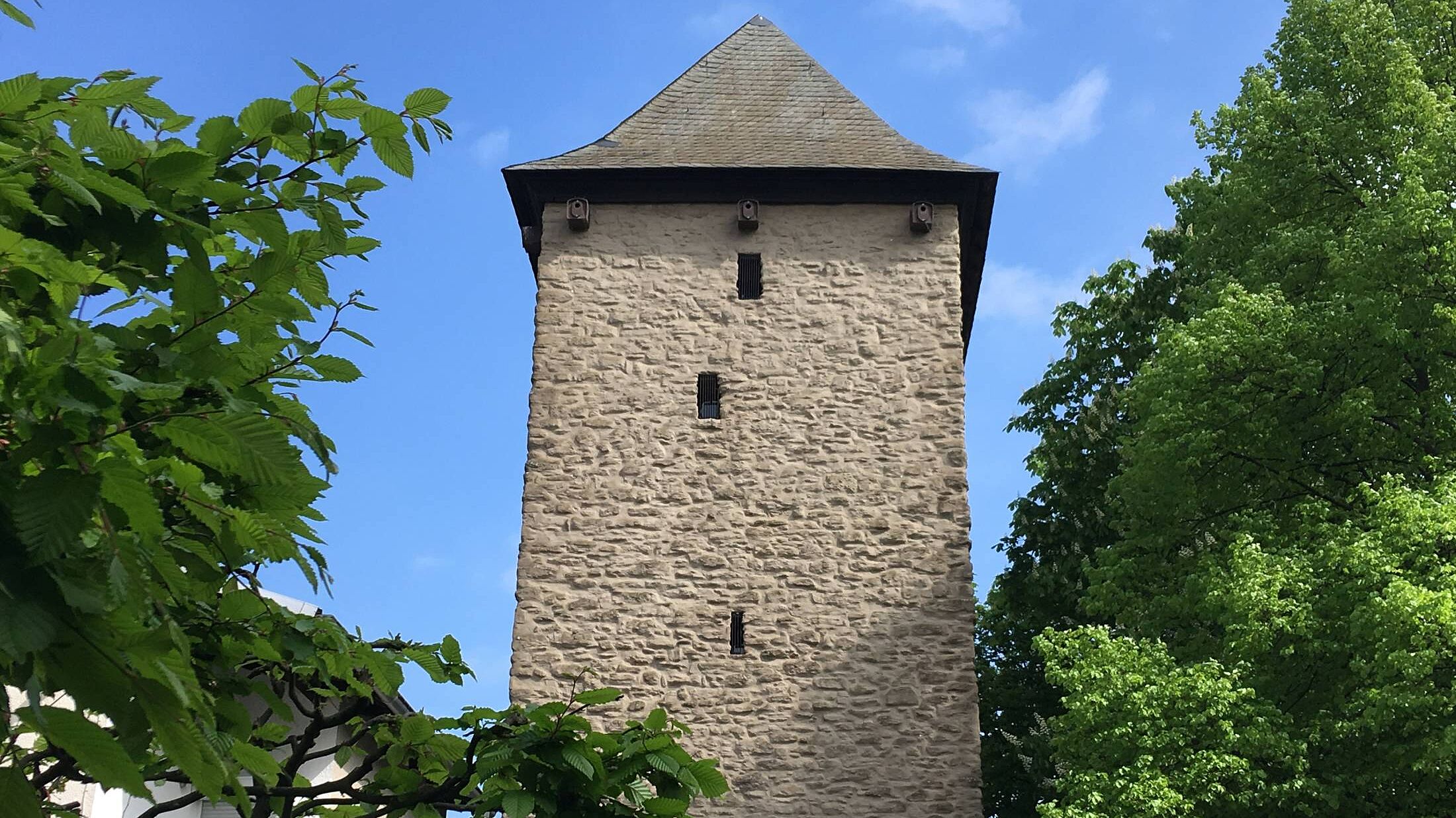 Poenigeturm: Größer Stadtturm in Menden im Märkischen Sauerland