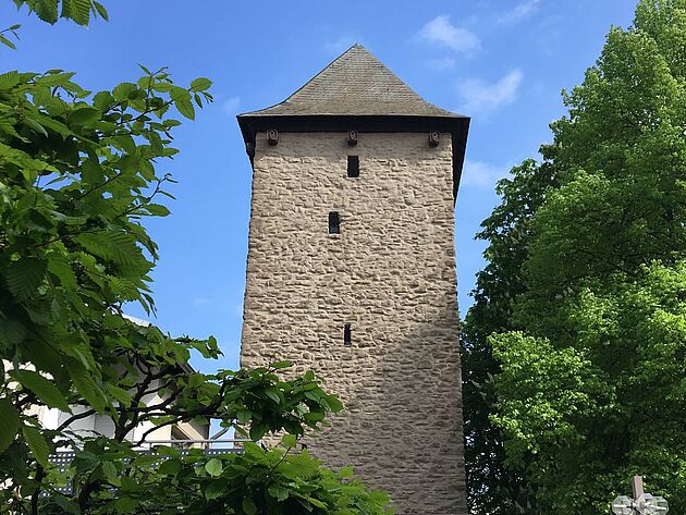 Poenigeturm: Größer Stadtturm in Menden im Märkischen Sauerland
