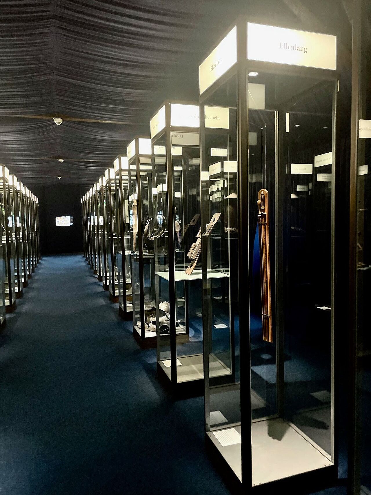 Im Vitrinensaal verbergen sich viele Redewendungen und ihre Ursprünge Im Vitrinensaal verbergen sich viele Redewendungen und ihre Ursprünge
