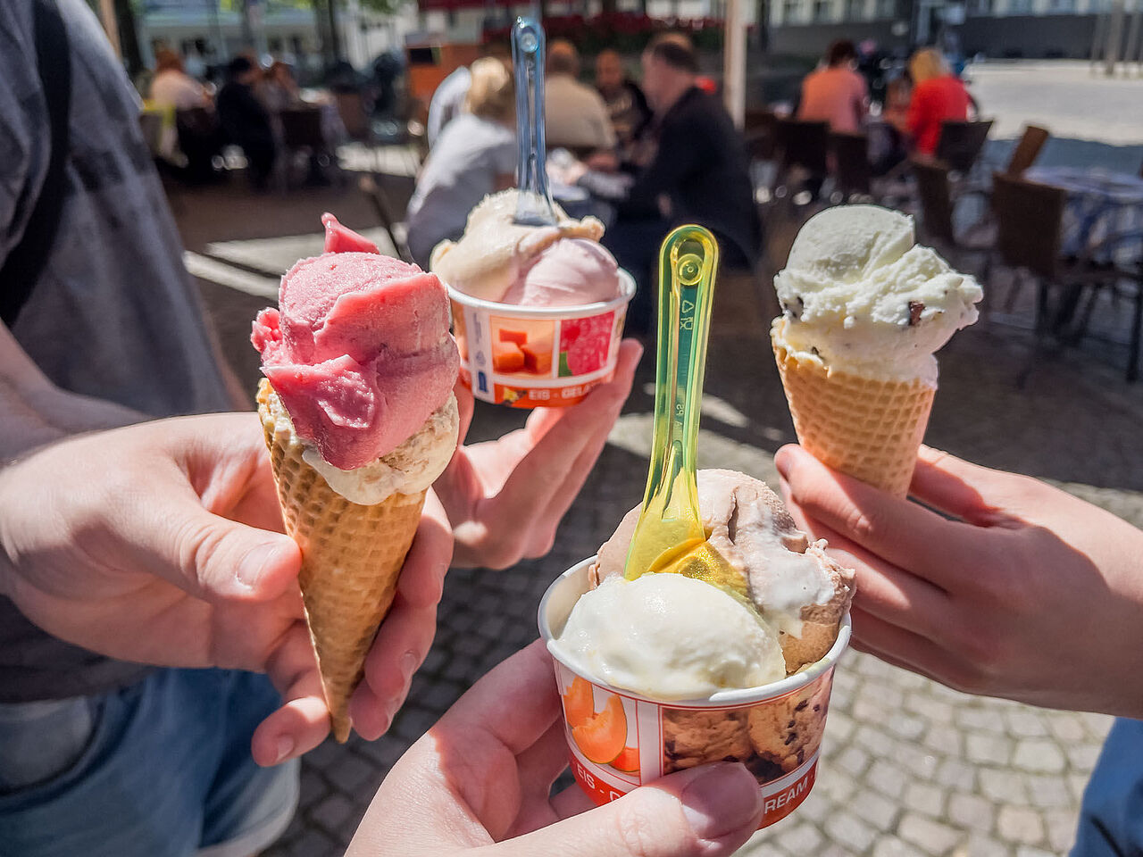 Eiscafé Sagui Eiswaffeln und Eisbecher Eiscafé Sagui in Plettenberg