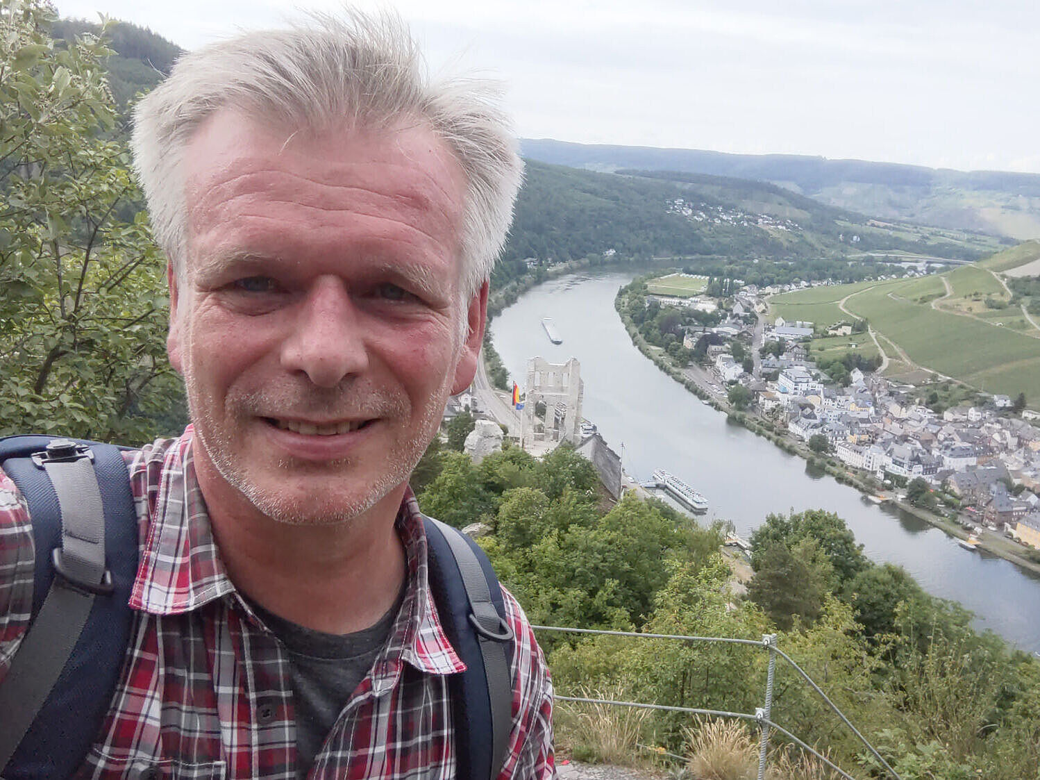 Naturparkführer Axel Peter Müller leitet die Fitnesswanderung