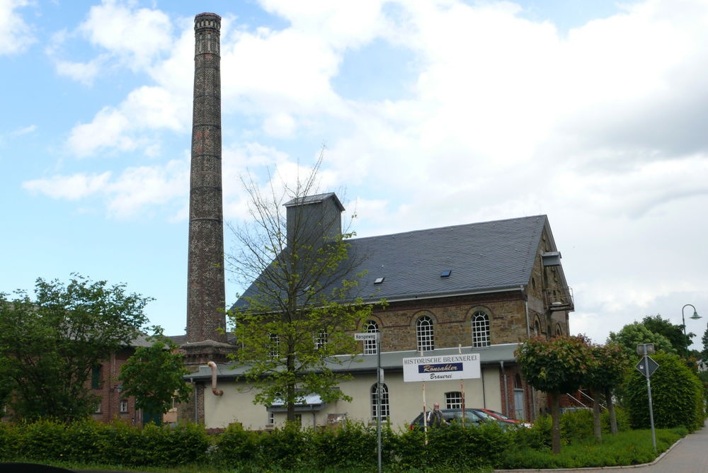 Das Gebäude der historischen Brennerei und Sitz de Das Gebäude der historischen Brennerei und Sitz de
