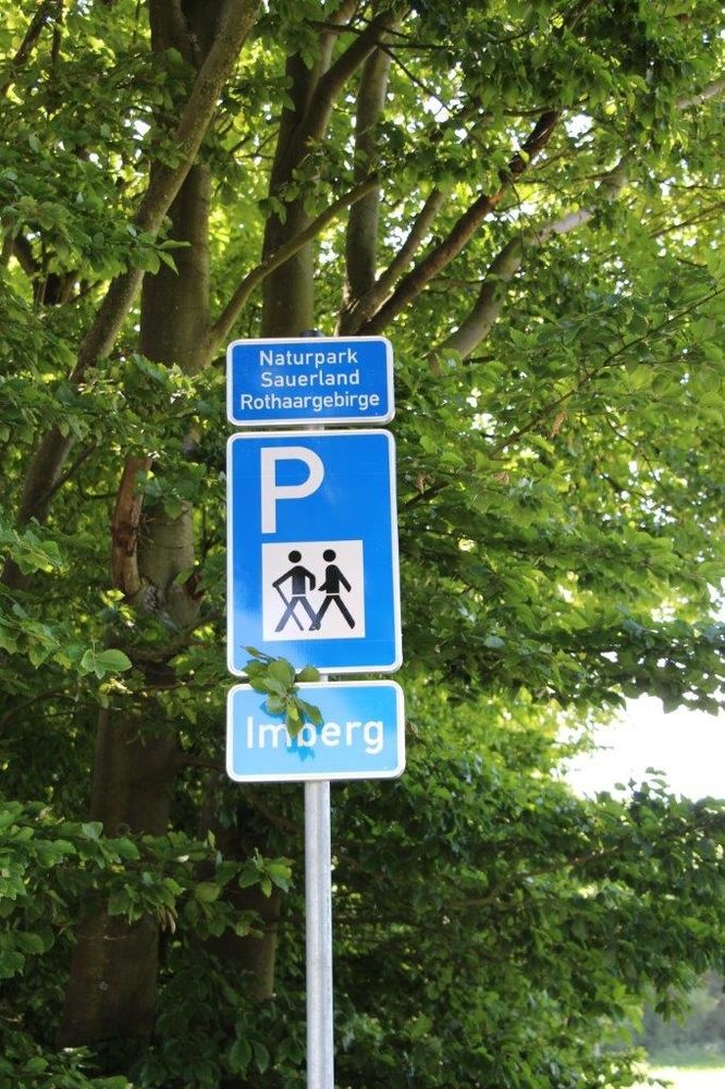 Verkehrszeichen zum Wanderparkplatz Imberg Verkehrszeichen zum Wanderparkplatz Imberg