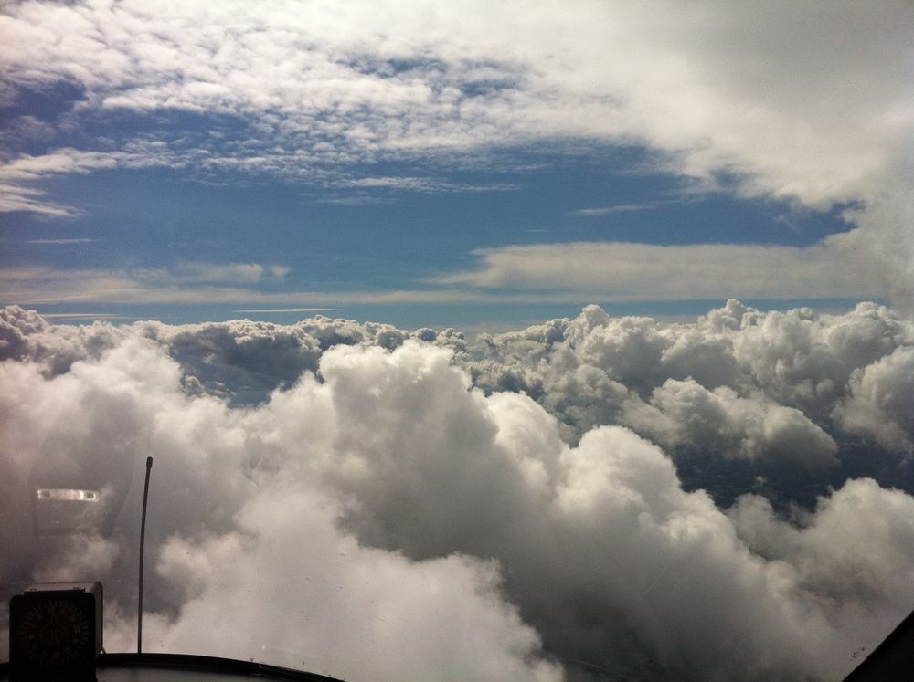 Flug durch die Wolken Flug durch die Wolken