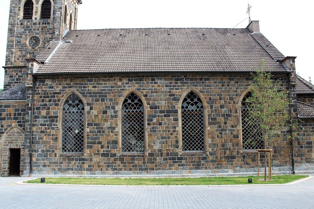 Seitenansicht der historischen Kirche Seitenansicht der historischen Kirche