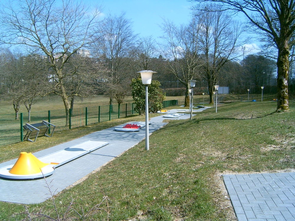 Blick über das Gelände der Minigolfanlage Blick über das Gelände der Minigolfanlage