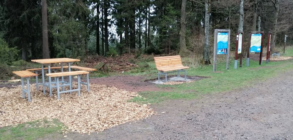 Rastmöglichkeiten am Rastplatz