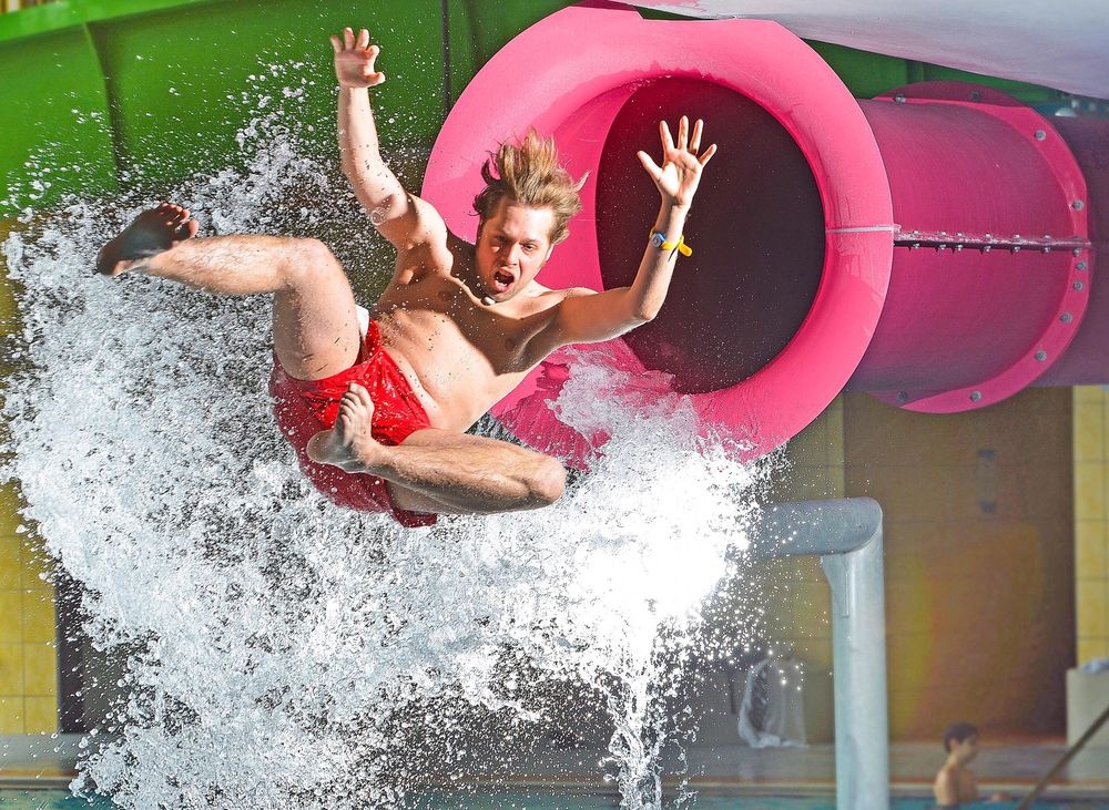 Erlebnisbad und Rutschen-Gigant AquaMagis Erlebnisbad und Rutschen-Gigant AquaMagis