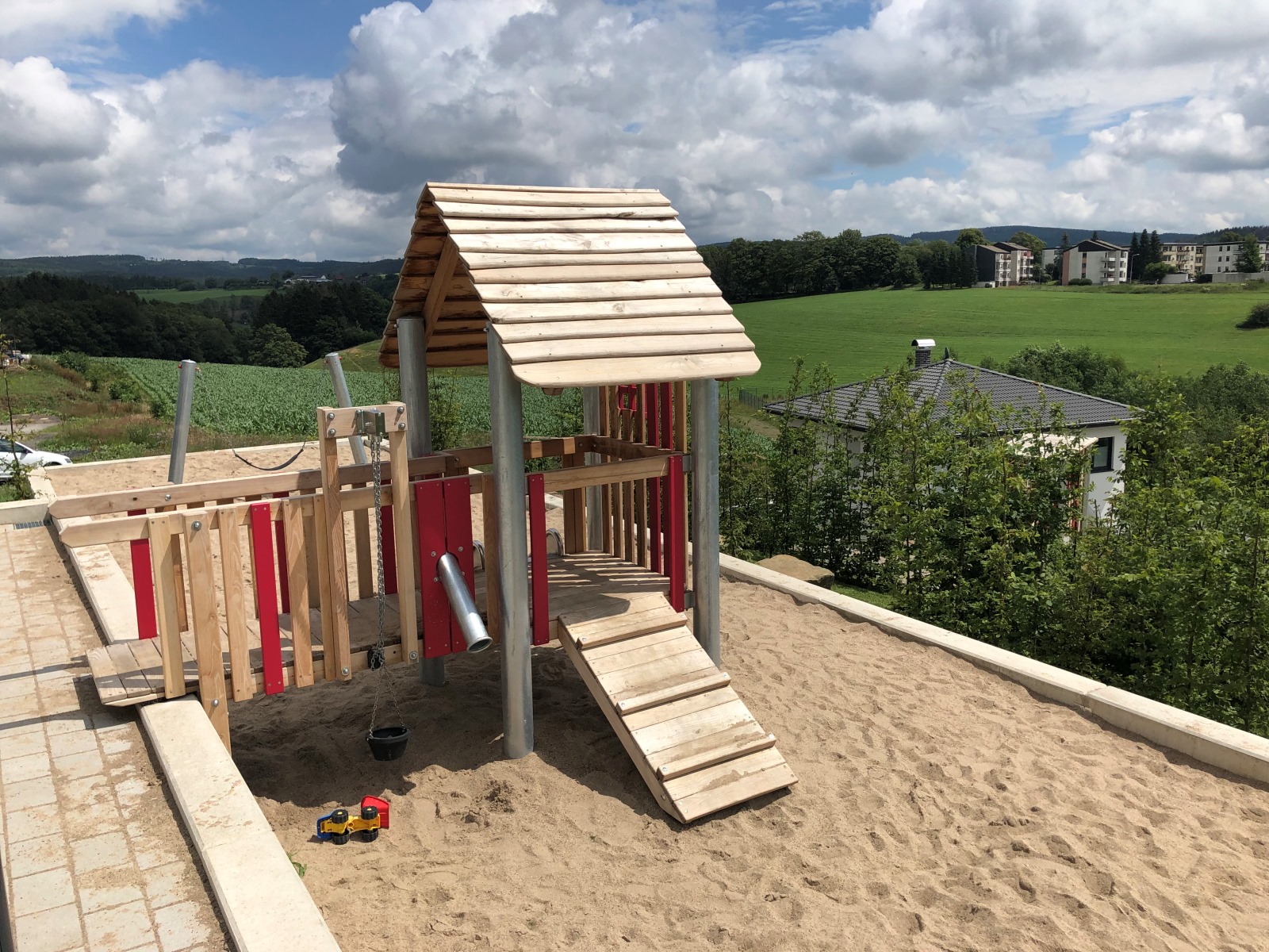 Mehrgenerationen-Spielplatz Östlich Rathaus.jpg