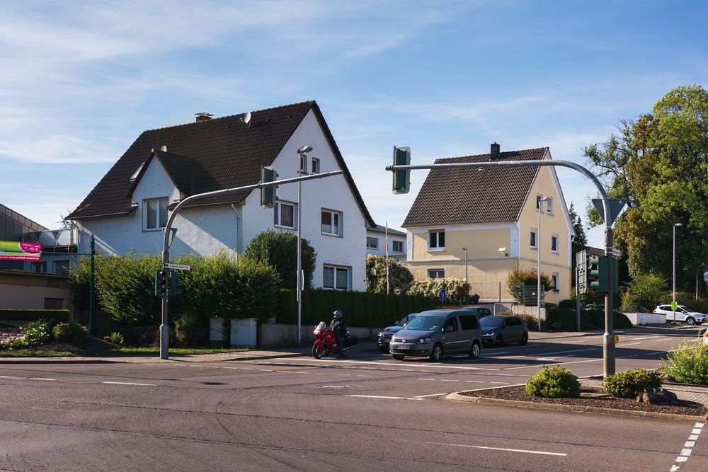 Die heutige Straßenkreuzung Die heutige Straßenkreuzung