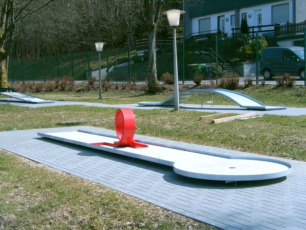 Abwechslungsreicher Minigolfspaß Abwechslungsreicher Minigolfspaß