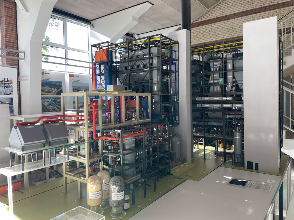 Seitenansicht Model Staubfilteranlage Müllverbrenn Seitenansicht Model Staubfilteranlage Müllverbrenn