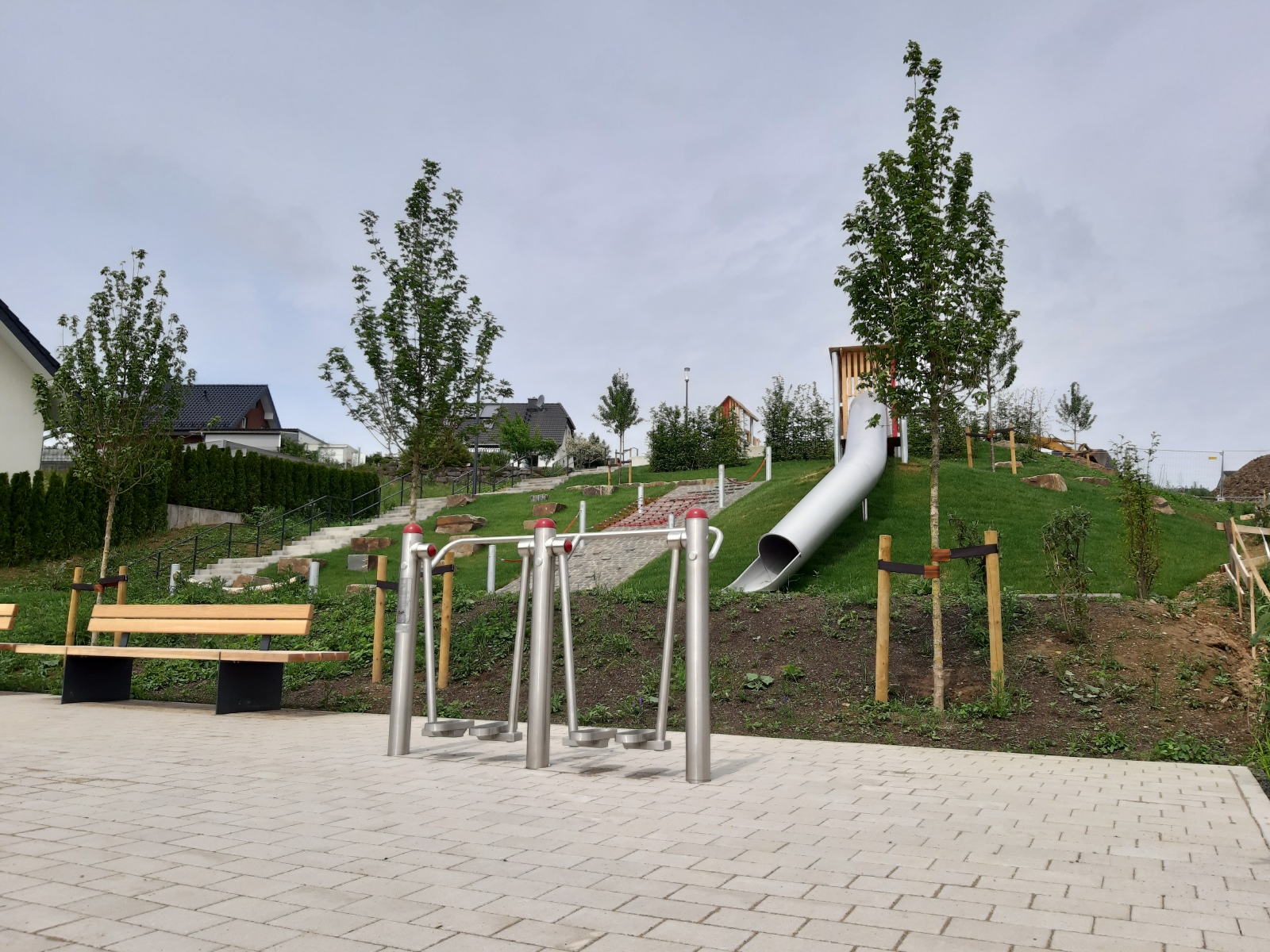 Mehrgenerationen-Spielplatz Östlich Rathaus 1.jpg