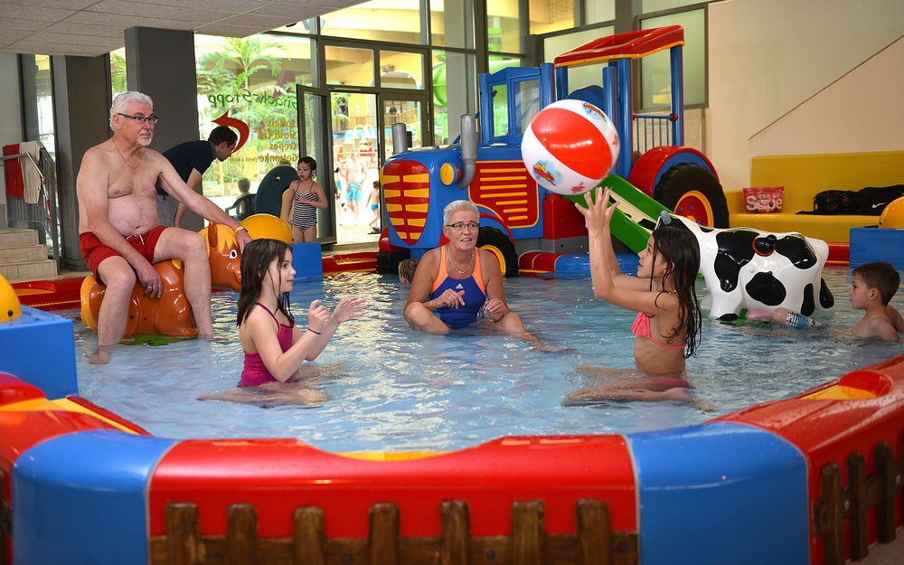 Erlebnisbad und Rutschen-Gigant AquaMagis Erlebnisbad und Rutschen-Gigant AquaMagis