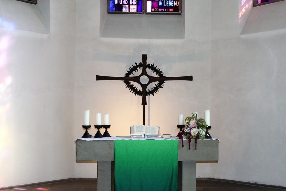 Der Altarraum der Kirche Der Altarraum der Kirche