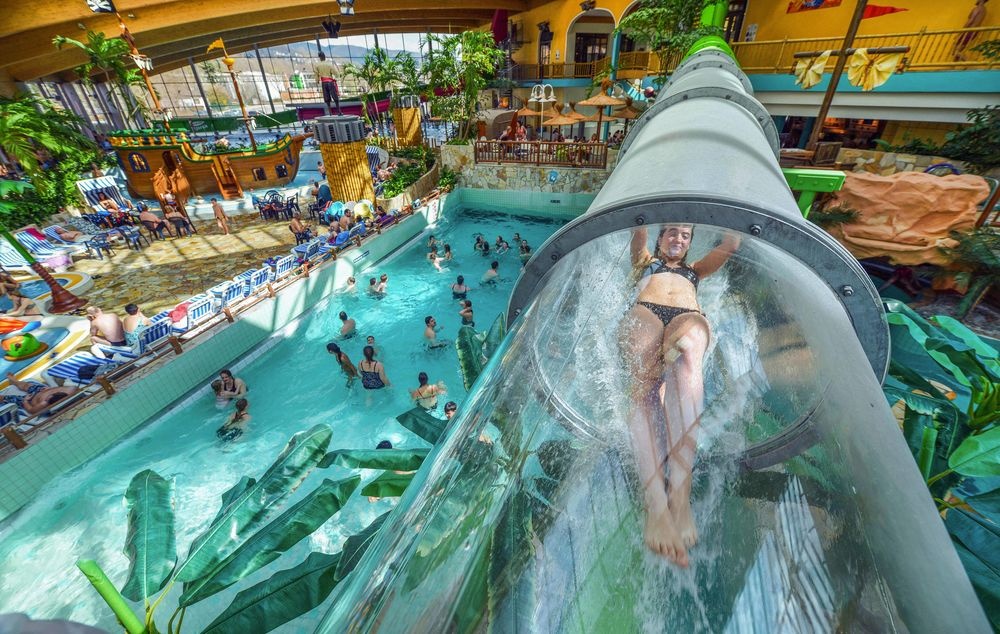 Erlebnisbad und Rutschen-Gigant AquaMagis Erlebnisbad und Rutschen-Gigant AquaMagis