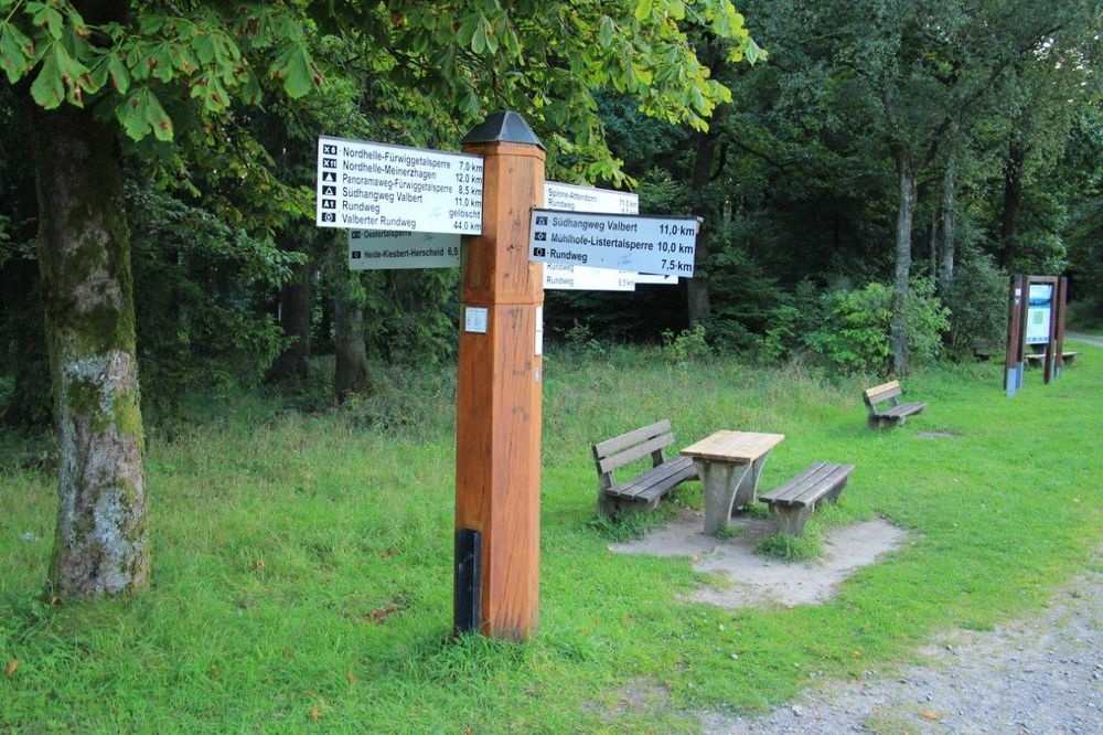 Wegekreuz der SGV am Rastplatz &amp;quot;Spinn