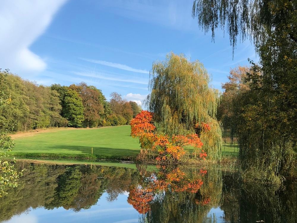 Farbenzauber im Frühherbst auf dem Golfplatz Farbenzauber im Frühherbst auf dem Golfplatz