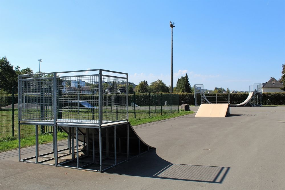 die Half-Pipes auf der Skateranlage die Half-Pipes auf der Skateranlage