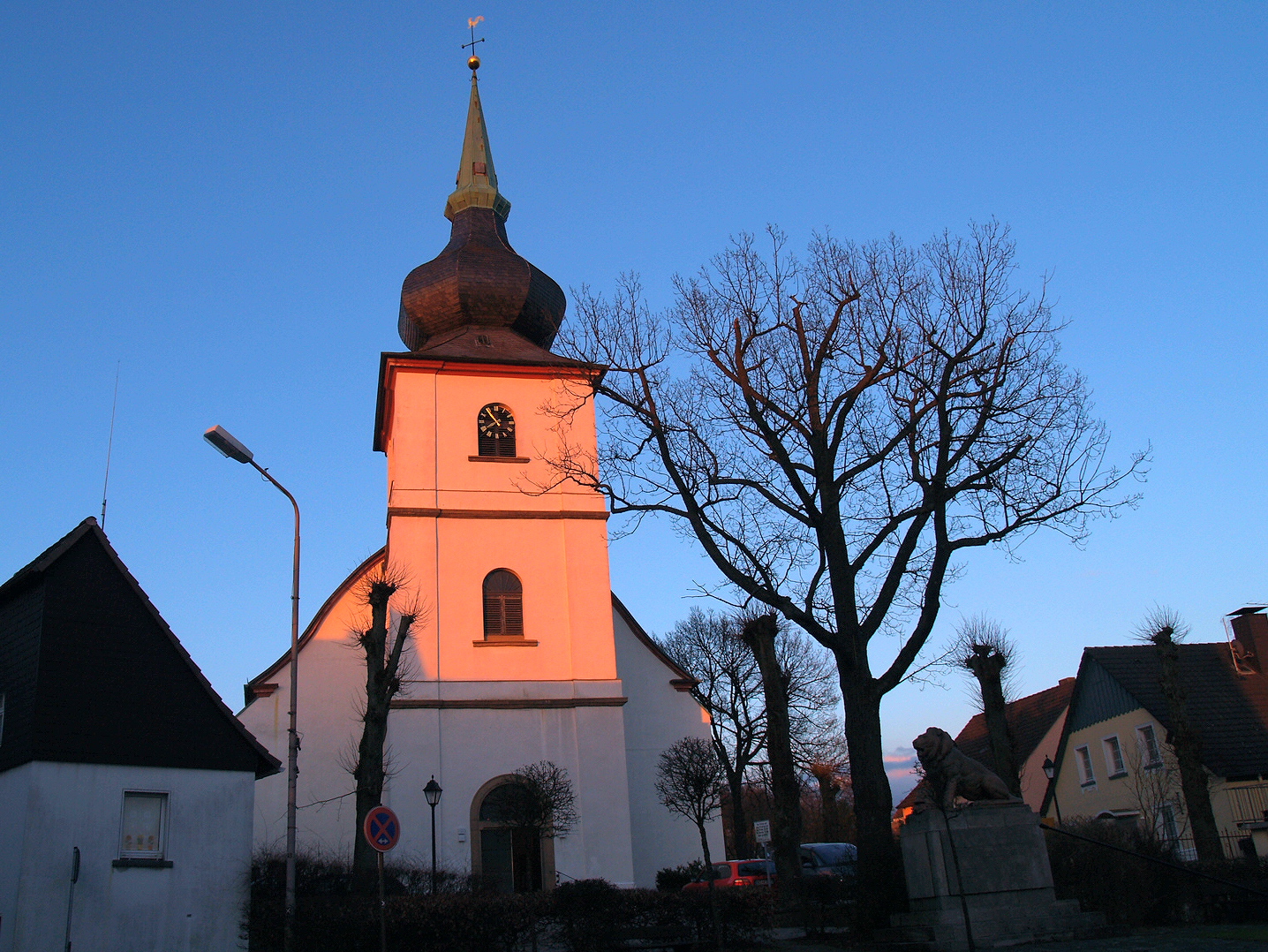 Margarethenkirche (von Sonne angestrahlt)_Stadt Kierspe Margarethenkirche (von Sonne angestrahlt)_Stadt Kierspe