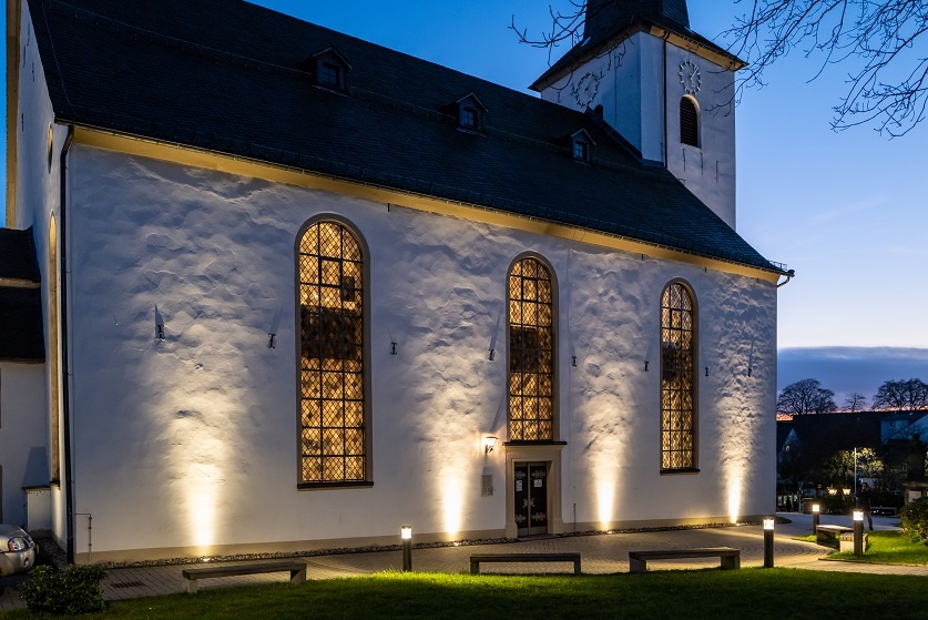 Die beleuchtete Kirche im Herzen Halvers Die beleuchtete Kirche im Herzen Halvers