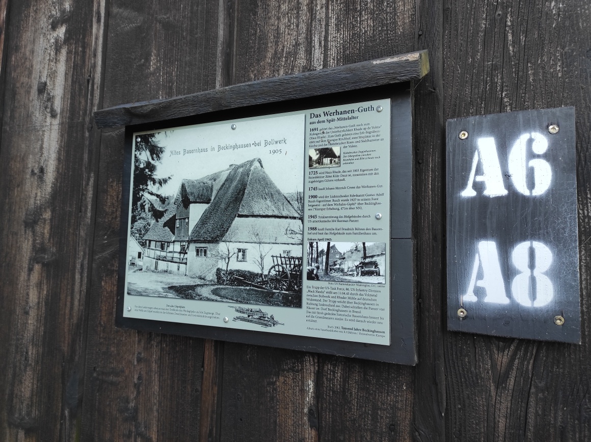 Kleine Infotafel entlang des Weges