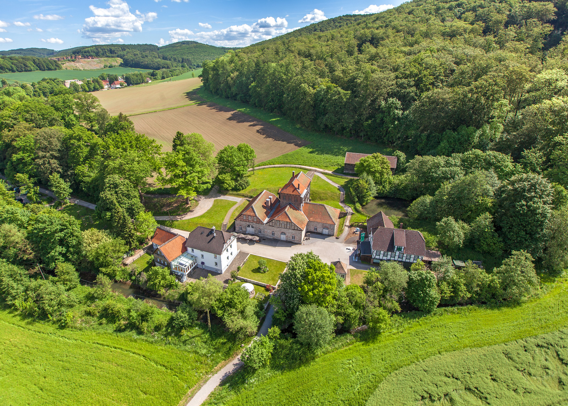 Luisenhuette Balve - Aussenansicht 4 - Luftbild Jan R. Schäfer.jpg