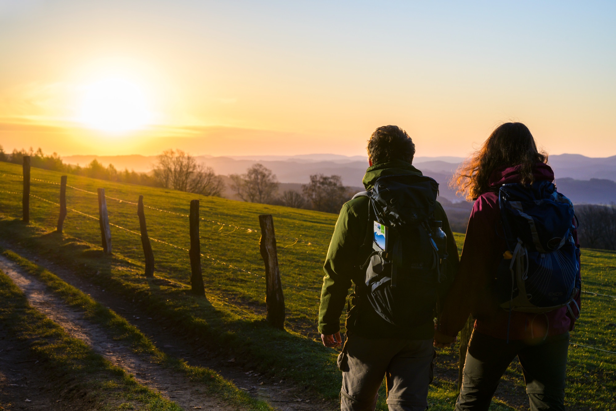 Wanderer oberhalb von Windhausen Wanderer oberhalb von Windhausen