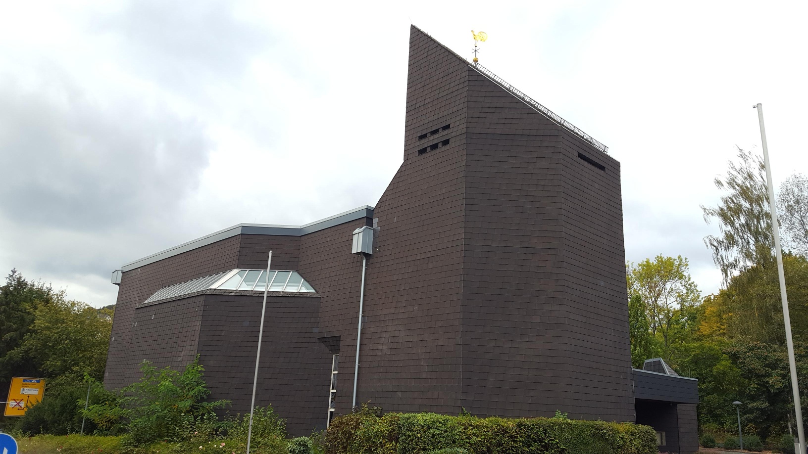 Katholische Kirche St. Laurentius Katholische Kirche St. Laurentius